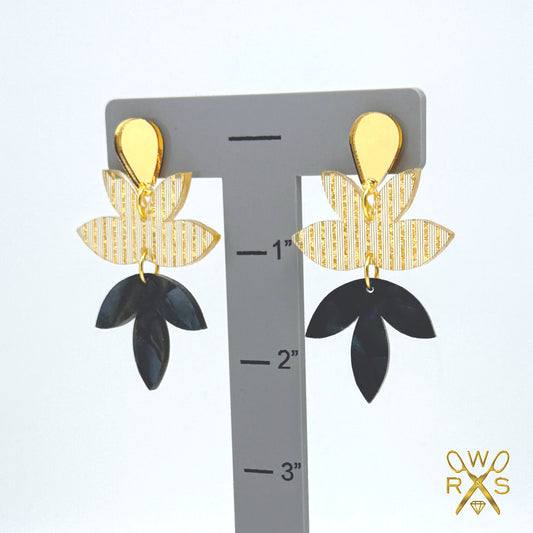 Splendor Dangles in Golden Noir