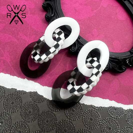 Manhattan Links Dangles Black and White Checkered