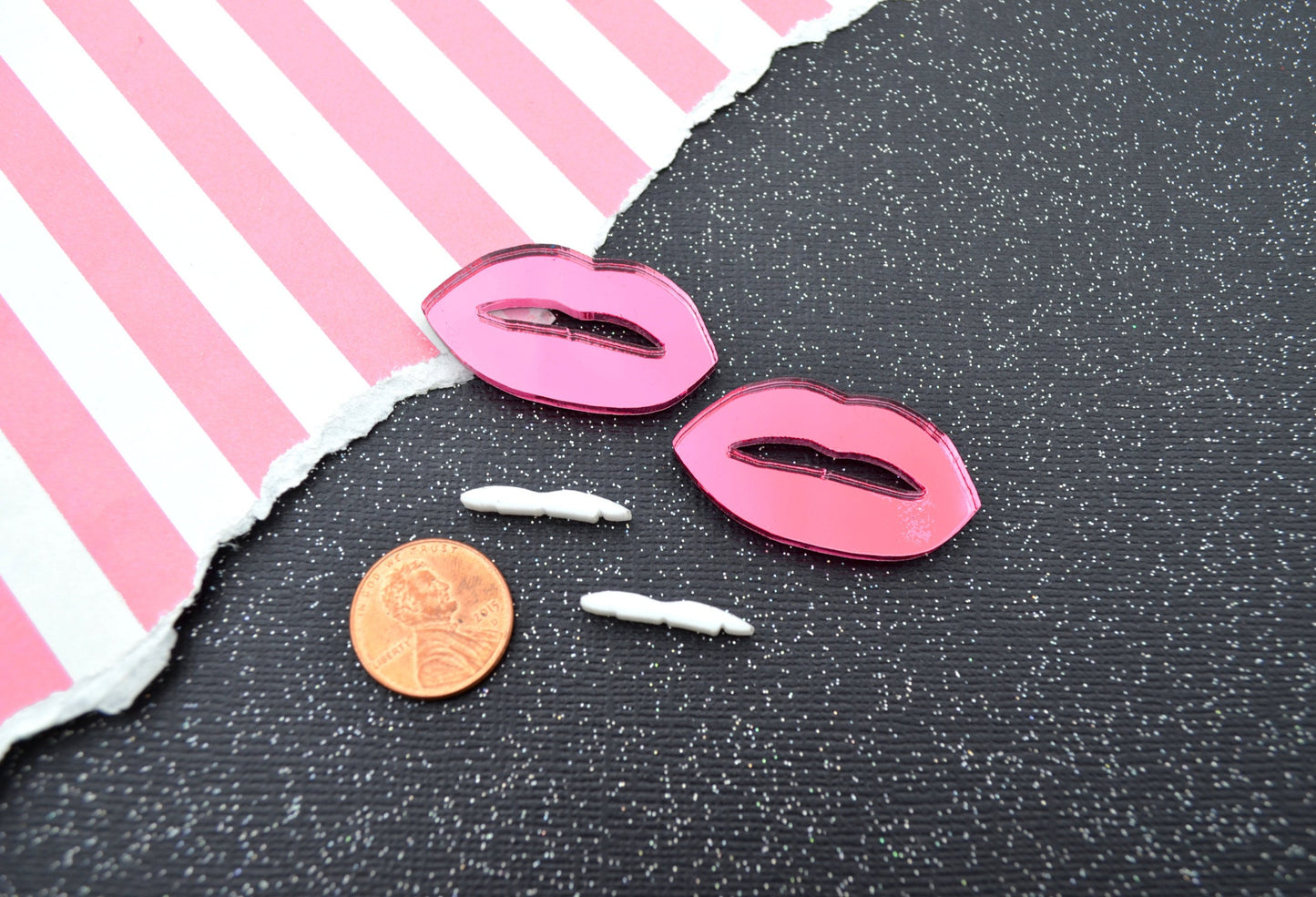 PINK MIRROR LIPS - Mirrored with White Teeth - 1 Pair - Cabochons - Laser Cut Acrylic