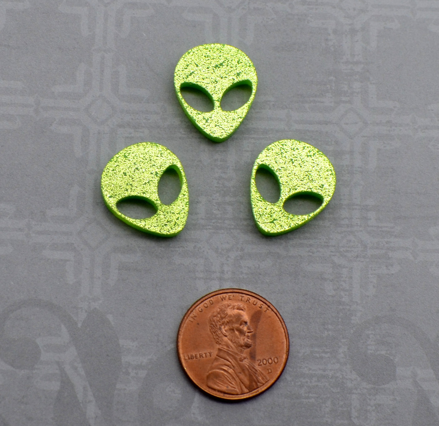 Lime GREEN GLITTER ALIENS 3 Pieces Flatback Cabochons In Laser Cut Acrylic