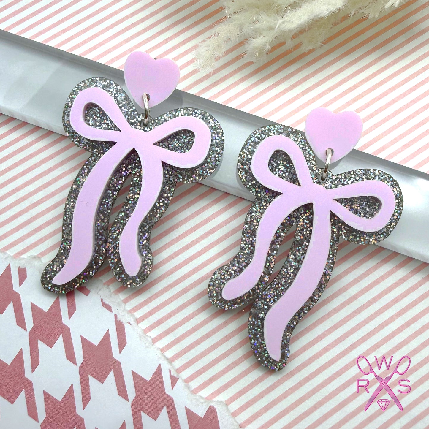 Sweetheart Bow Dangles in Soft Lavender