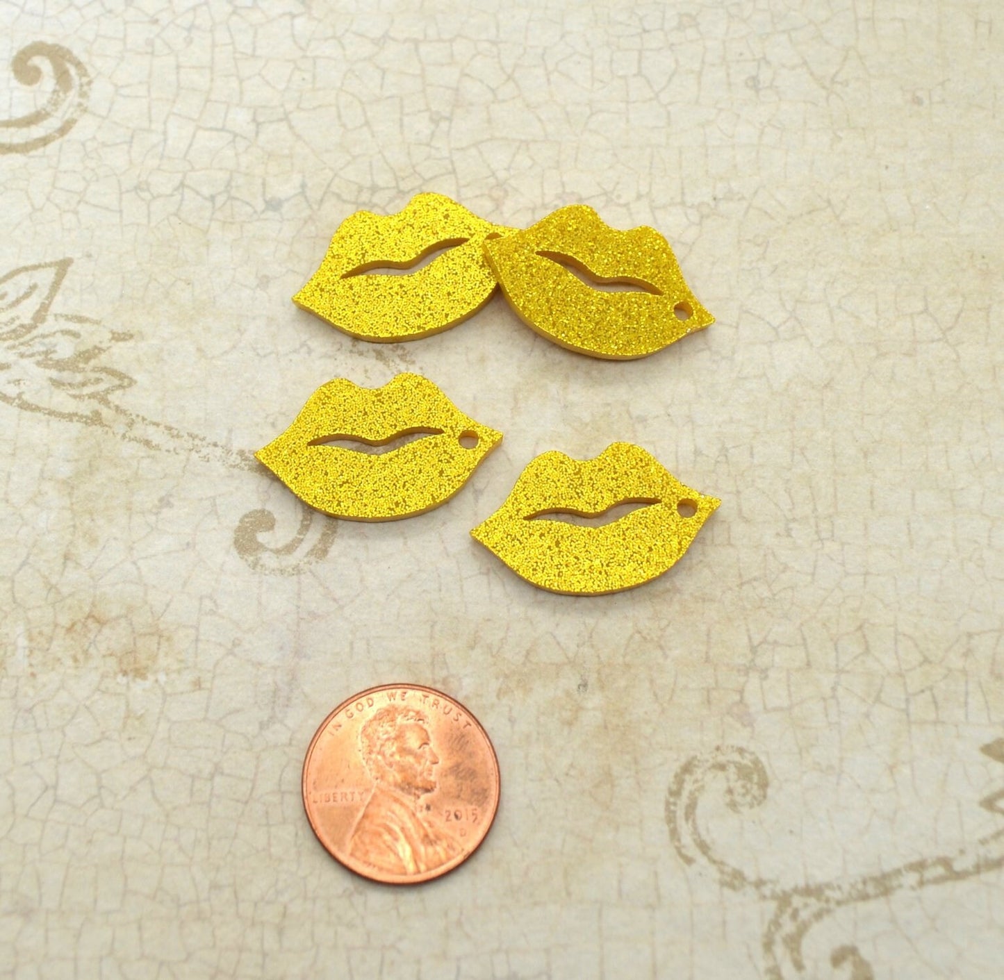 GOLD GLITTER LIPS - 4 Charms - 1 Hole - In Laser Cut Acrylic