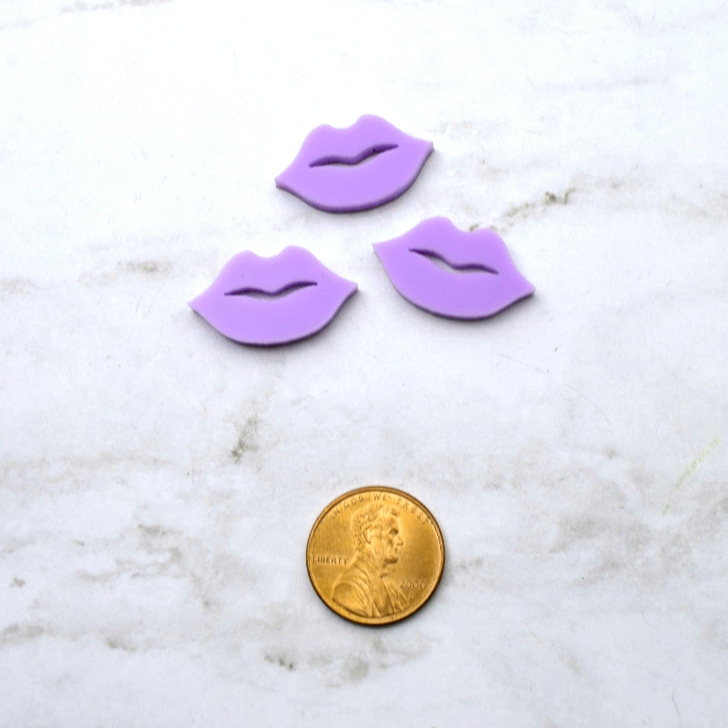 LAVENDER LIPS 3 Cabochons Flatback Cabs In Laser Cut Acrylic