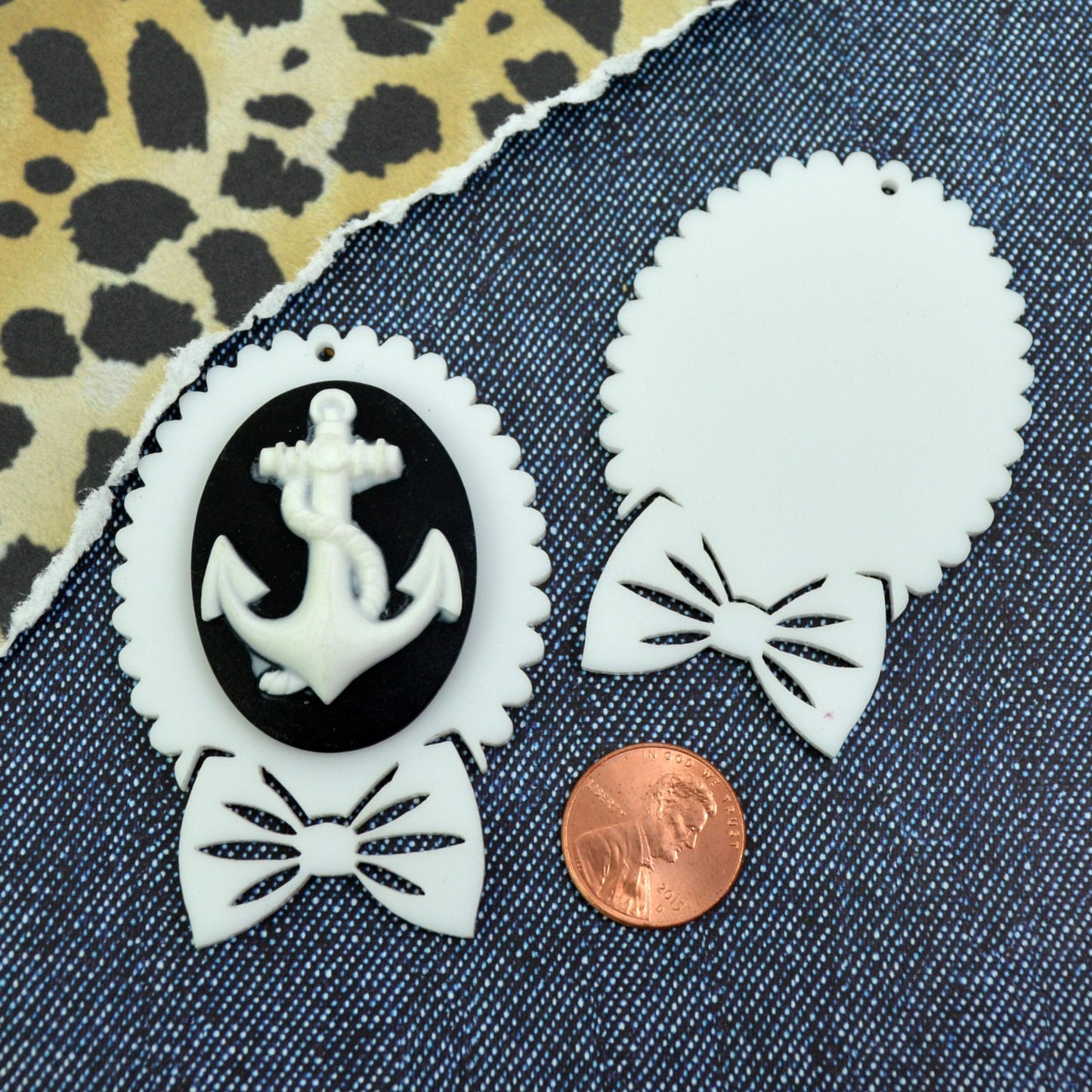 WHITE BOW CAMEOS 30x40 mm Settings Laser Cut Acrylic